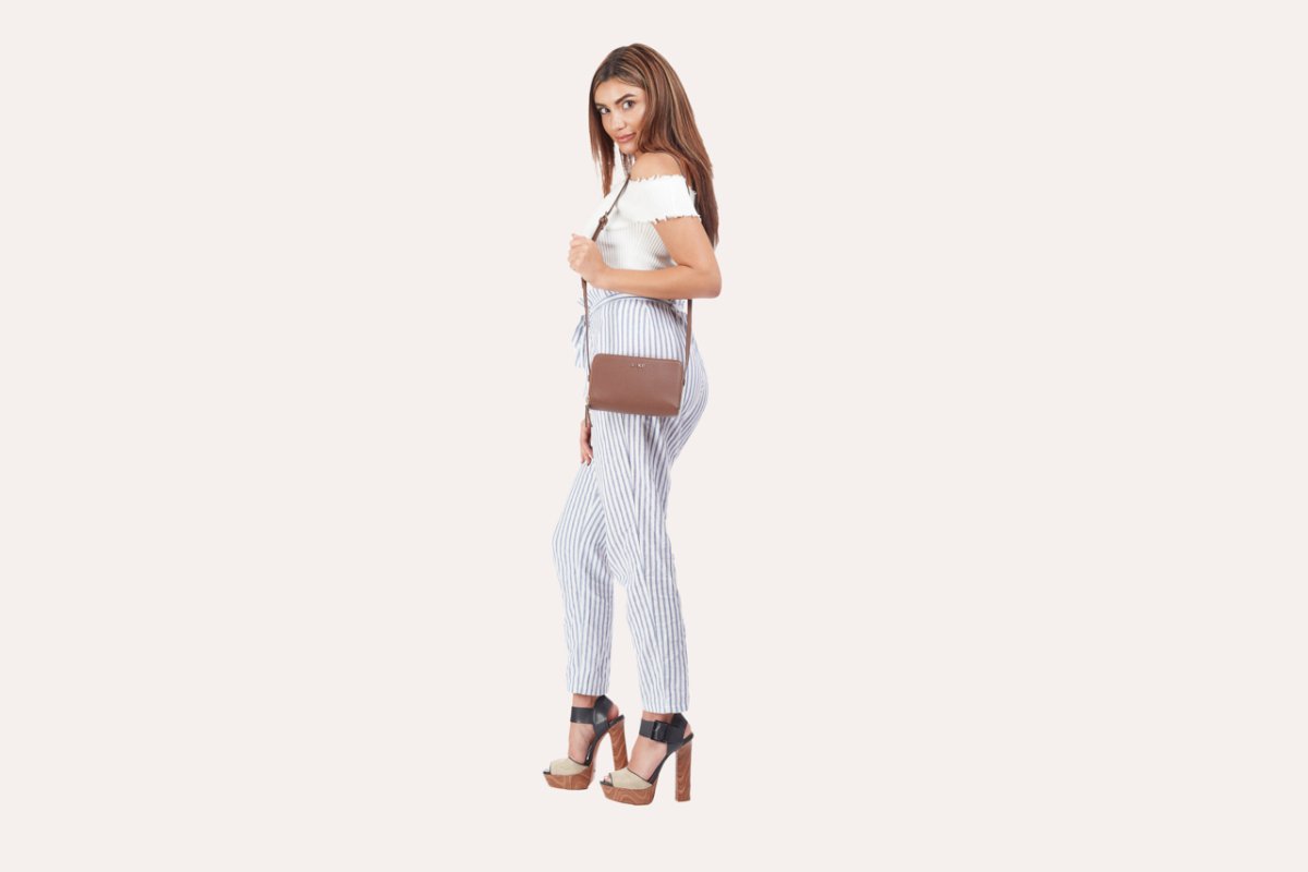 Zip Around Crossbody PebbleBags & Wallets - Rise and Effect